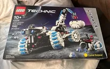 Lego 42211 Lunar Outpost Moon Rover