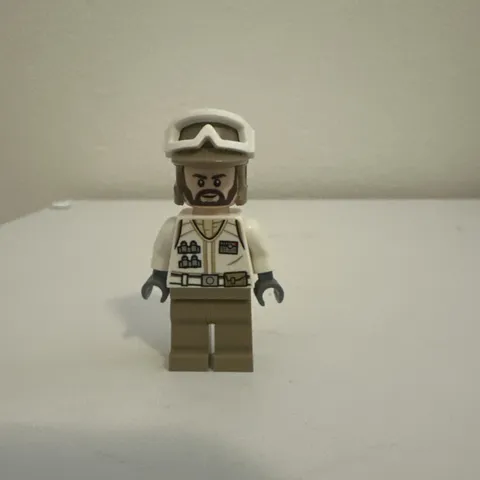 Hoth Rebel Trooper sw1015 White Uniform, Dark Tan Legs (Frown) Star Wars Lego Mi