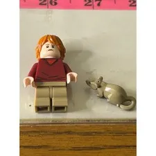LEGO Harry Potter Ron Weasley Minifigure with Scabbers Rat Pet Accessory Set