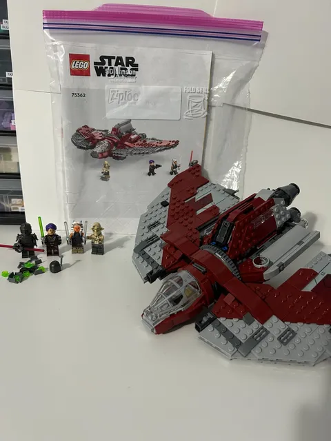 LEGO Star Wars Ahsoka Tano's T-6 Jedi Shuttle 75362 601pc w/ Minifigures