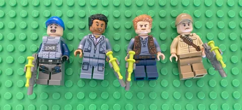 Lego Jurassic World Minifigures Lot Of 4 + Weapons Owen, Simon, Ken, ACU Trooper