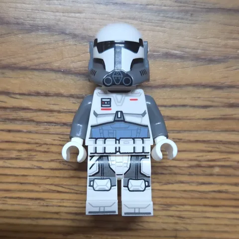 LEGO Star Wars Clone Trooper Minifigure White/Gray Armor w/ White Helmet