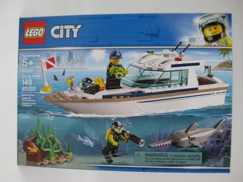 LEGO CITY: Diving Yacht (60221)..New..Factory sealed