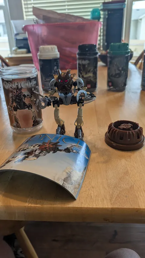 LEGO Bionicle 8567 Pohatu Nuva Complete w/ Canister Instructions Disc 2002