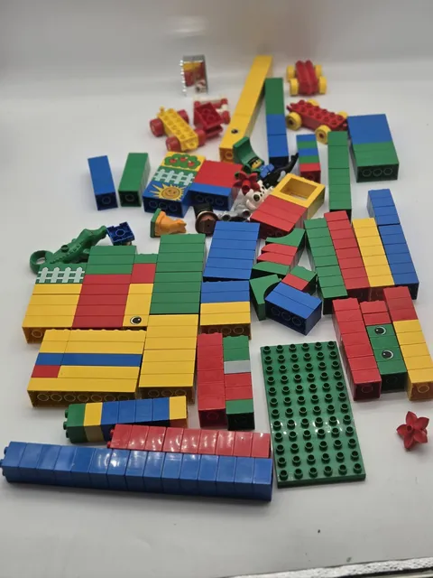 Lego Duplo Lot Of 250  Bricks Blocks Pieces W. Figures 