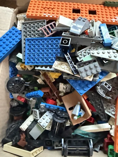5 Pounds Bulk LEGO LOT 5 of Vintage Bricks, LEGO People Parts & Tires+ Nice Mix!