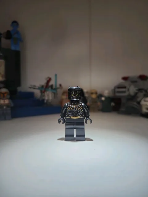 LEGO Black Panther Marvel Super Heroes Erik Killmonger minifigure ( 76099 )
