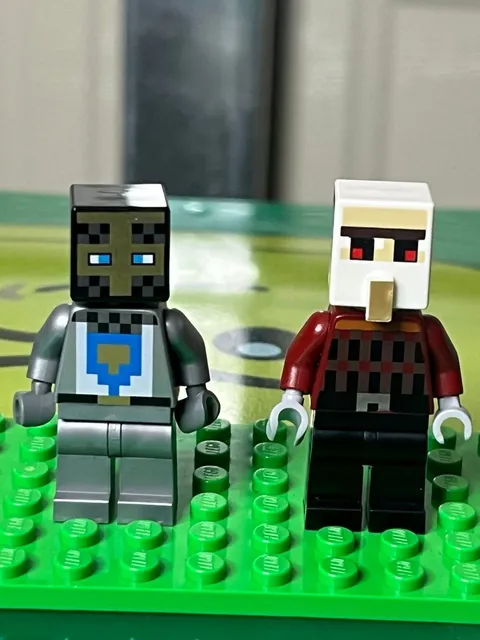 Lego Minecraft mini figure lot of 2