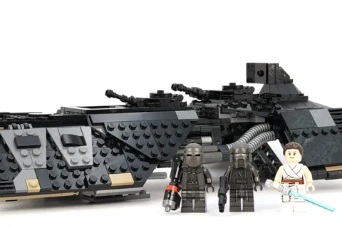 LEGO Star Wars: Knights of Ren Transport Ship 75284 - Complete With Minifigures