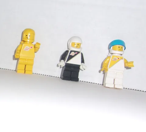 Lego Yellow Classic Space, Space Police & Futuron Minifigure Lot Vintage