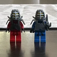 LEGO Minifigure Knights Lot of 2 w/ Helmets & Swords (Red & Blue)