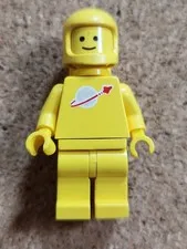 Vtg LEGO Classic Yellow Spaceman  Minifigure w/ Helmet and Airtank