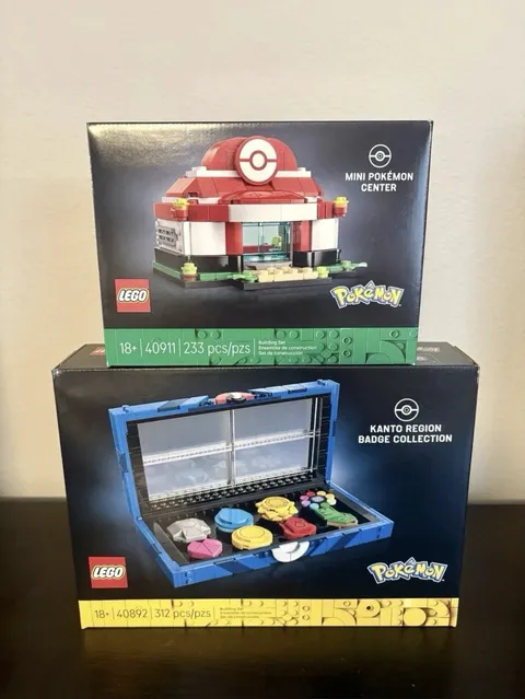 Lego Pokemon Kanto Region Badge Collection 40892 & Mini Pokemon Center 40911