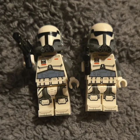 LEGO Star Wars Clone Trooper Minifigure Lot of 2 with Blasters