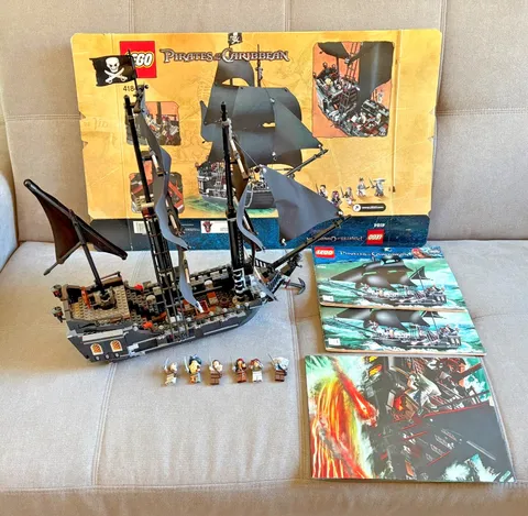LEGO 4184 - PIRATES OF THE CARIBBEAN BLACK PEARL- 100% Compl W/figures & poster