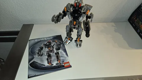 LEGO BIONICLE: Exo-Toa (8557) with both instructions and spare bullet