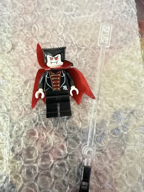 Lego Vampire Dracula Minifigure 1381 Vintage