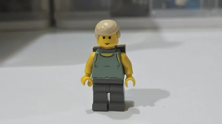 LEGO Minifigures  Luke Skywalker (Dagobah, Sand Green Tank Top, Backpack) sw0106