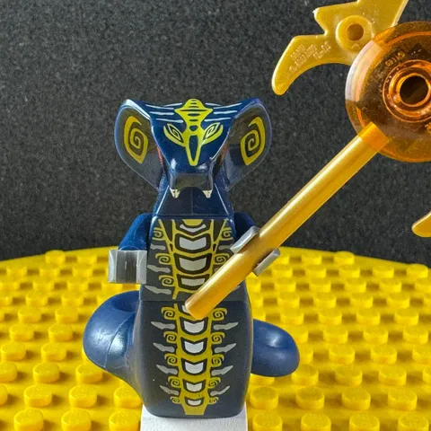 Retired LEGO Ninjago Skales Serpentine Snake Minifigure njo0040 9444 Gold Staff