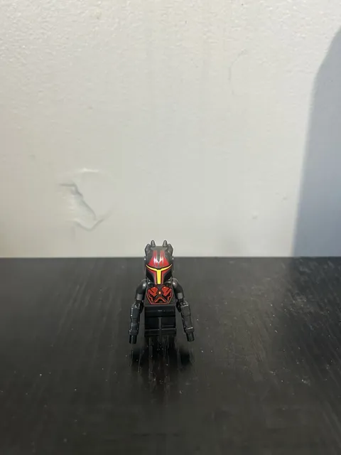 LEGO Gar Saxon Minifigure (Wrong Legs)