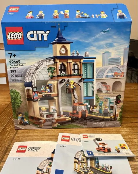 NEW Lego 60469 City Central Train Station