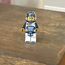 cty1692 - Lego Minifigure - City Space - Astronaut - Female, White & Dark Blue