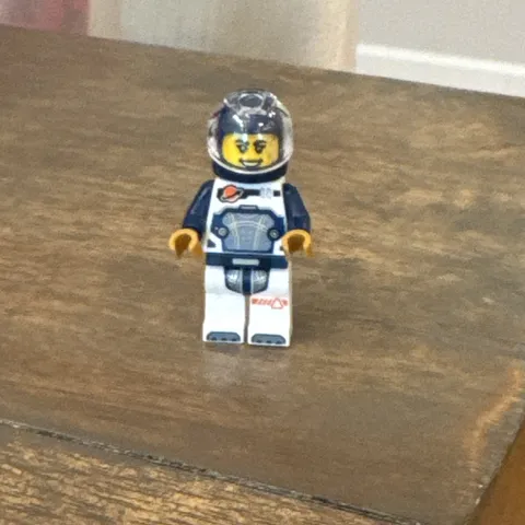 cty1692 - Lego Minifigure - City Space - Astronaut - Female, White & Dark Blue