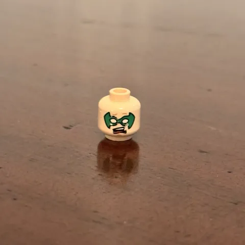 LEGO Batman Robin Minifigure Head Green Mask Eyeholes Light Nougat Angry Scared 