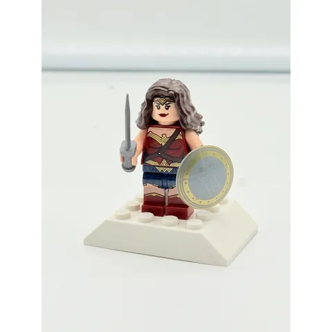LEGO DC Super Heroes Wonder Woman Minifigure with Sword and Shield sh402