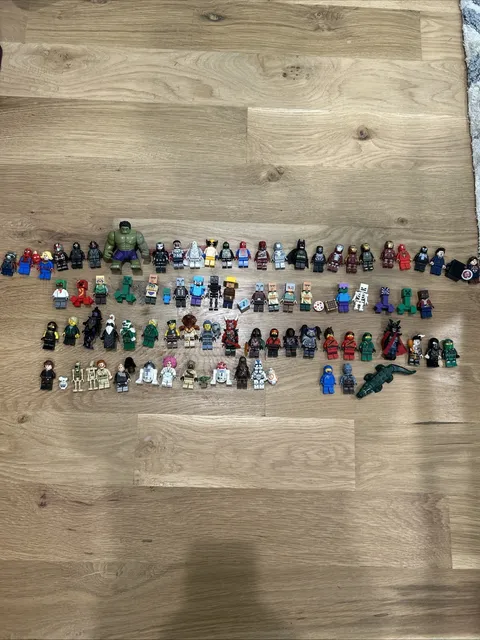 HUGE lot of 100 + legos including avengers, star wars, ninjago, minecraft, etc..