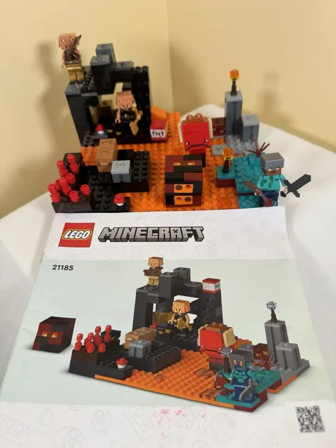 LEGO MINECRAFT 21185: The Nether Bastion, complete with minifigures and manual