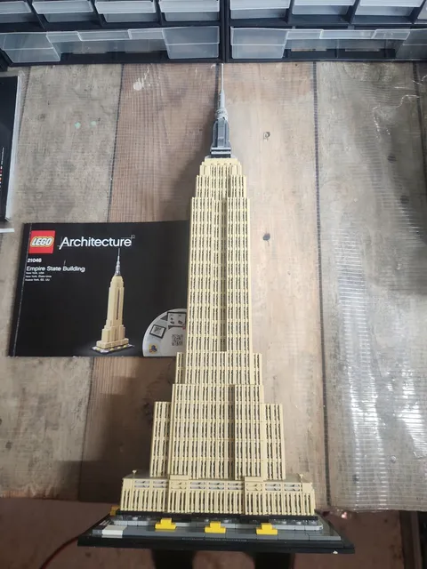 LEGO 21046 Empire State Building 100% And manual 