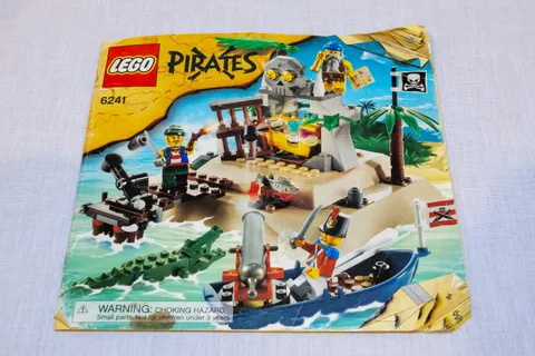LEGO Pirates: Loot Island (6241)
