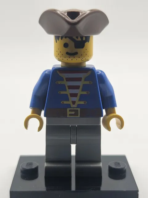 LEGO Pirate Minifigure Blue Jacket Old Gray Legs Brown Hat pi008 NEW NM -MB