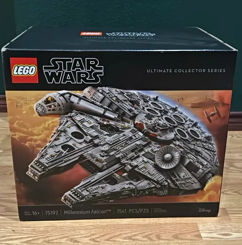 LEGO Star Wars UCS Millennium Falcon 75192 Set 7541 Pieces Age 16+