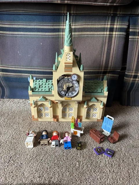 LEGO Harry Potter: Hogwarts Hospital Wing (76398) - Retired