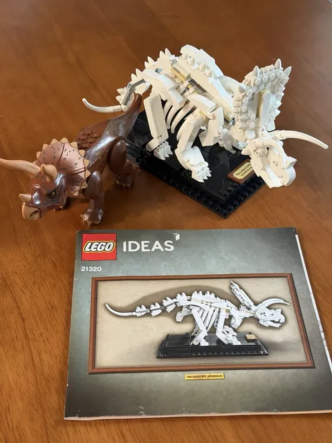 LEGO Jurassic World: Triceratops 76959 & Triceratops Fossil 21320 Only