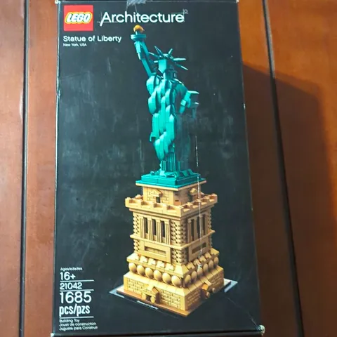 LEGO Architecture Statue of Liberty 21042 1685 pcs 16+ 2018 Brick Separator