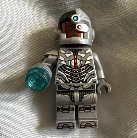 LEGO Cyborg Minifigure 2017 Retired Robot w/ Helmet Blue Hand & Blue Trans-Stud