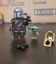 LEGO Star Wars: Grogu And Mandoloria  Minifigs with Carrier/Backpack
