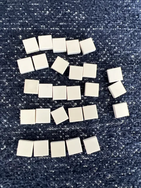 LEGO 3070 White Tile 1 x 1 Bulk 28 Pieces