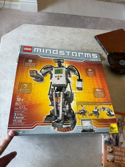 LEGO MINDSTORMS: NXT (8527) Used Damaged Box and Mindstorms NXT ideas book
