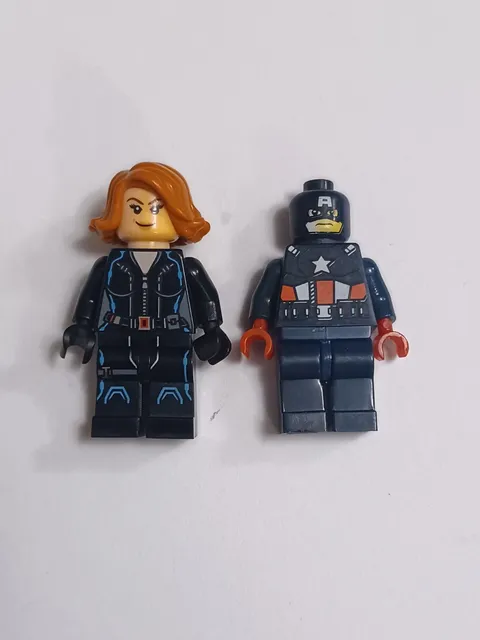 Lego Marvel Minifigures Black Widow & Captain America (small flaws)