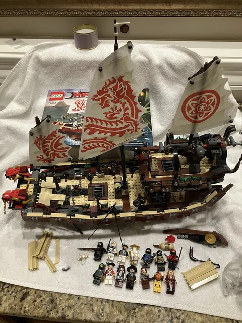 LEGO Ninjago Movie Destinys Bounty Incomplete + Pirates Of Carribean + Shaq Figs
