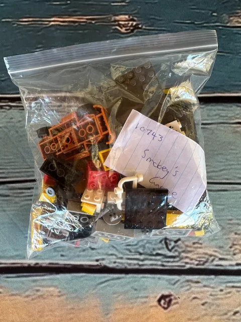 LEGO Juniors: Smokey's Garage (10743) 100% complete, no instructions.