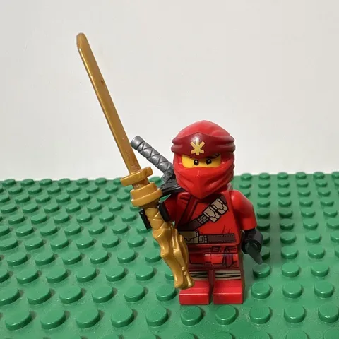 LEGO NINJAGO Kai Red Ninja Minifigure, Plastic w/ Gold Sword & Back Weapons