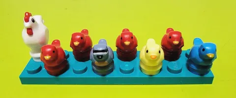 Lego Bird family 4 Red , 1 Blue , 1 Yellow , 1 Gray and One Chicken Brand New