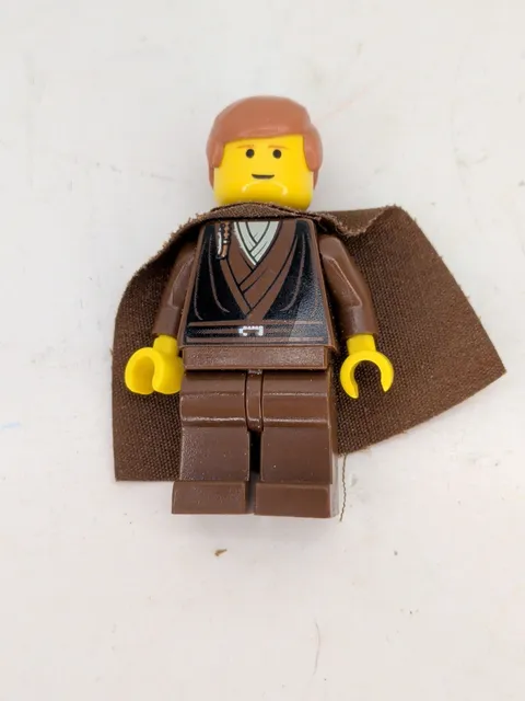 Lego Star Wars Minifigure SW0099 Anakin Skywalker Padawan Yellow Head Cape 7113 