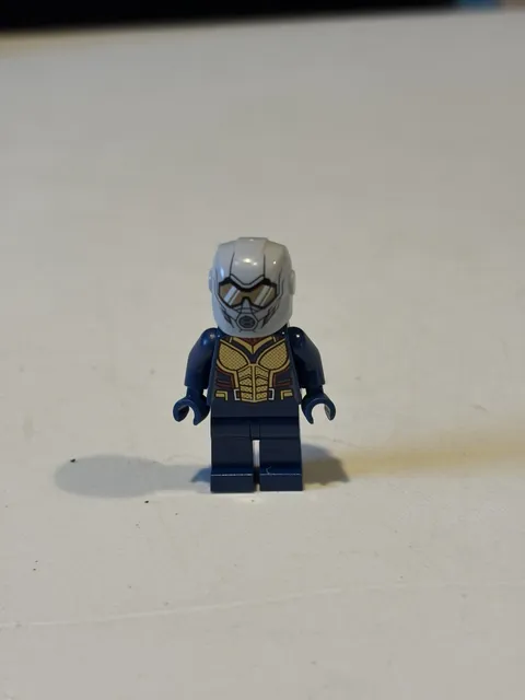 LEGO Marvel Ant-Man sh0517 The Wasp Hope van Dyne Minifigure No Wings