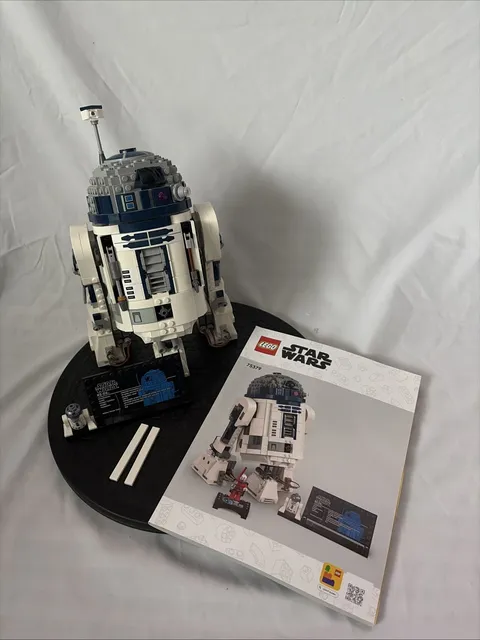 LEGO Star Wars: R2-D2 (75379) - Complete With Box, NO DARTH MALAK